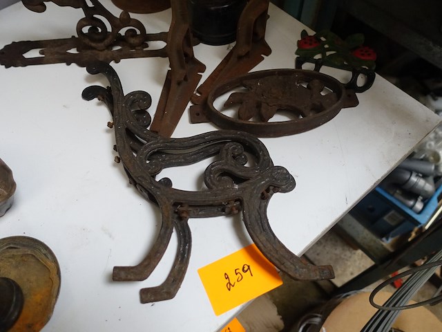 Gietijzeren ornamenten (vintage) - afbeelding 2 van  3