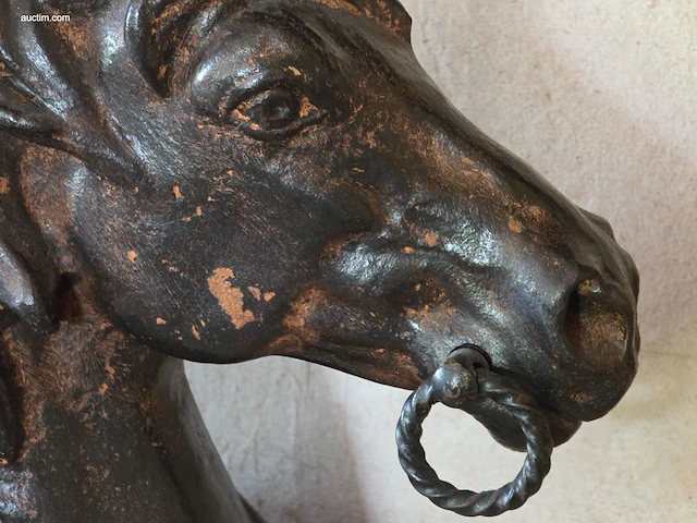 Gietijzeren paardenkop met ring - afbeelding 2 van  2