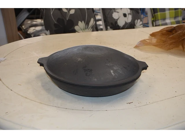 Gietijzeren pan met deksel diam. 36cm - afbeelding 6 van  10