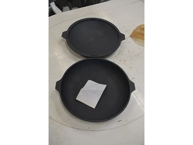 Gietijzeren pan met deksel diam. 36cm - afbeelding 9 van  10