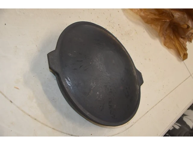 Gietijzeren pan met deksel diam. 36cm - afbeelding 8 van  10