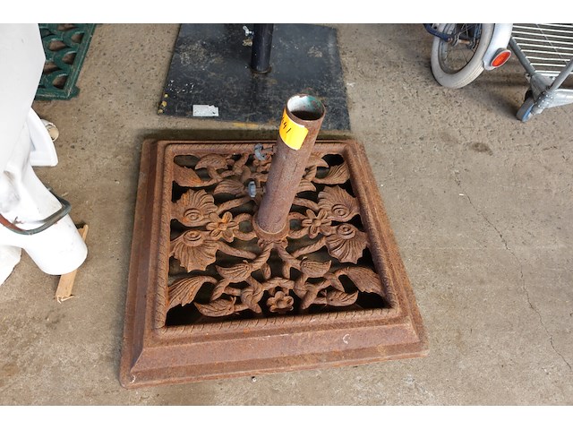 Gietijzeren parasolvoet - afbeelding 1 van  1