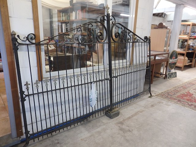 Gietijzeren poort met paarden - afbeelding 1 van  4