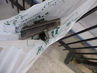 Gietijzeren poort met paarden - afbeelding 3 van  4