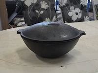 Gietijzeren pot met deksel diam. 36cm