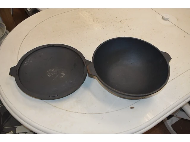Gietijzeren pot met deksel diam. 36cm - afbeelding 6 van  7