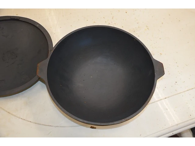 Gietijzeren pot met deksel diam. 36cm - afbeelding 7 van  7