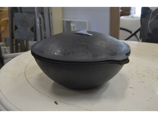 Gietijzeren pot met deksel diam. 36cm - afbeelding 3 van  7