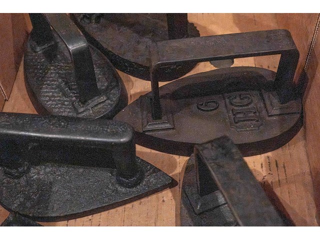 Gietijzeren strijkijzers - afbeelding 3 van  3