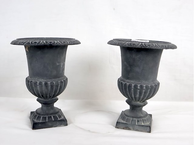 Gietijzeren tuinvaas (x2) - afbeelding 1 van  5