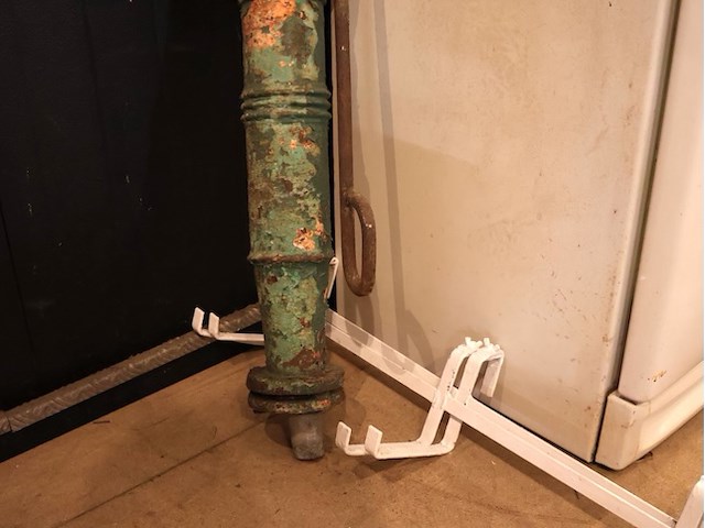 Gietijzeren waterpomp - afbeelding 4 van  6