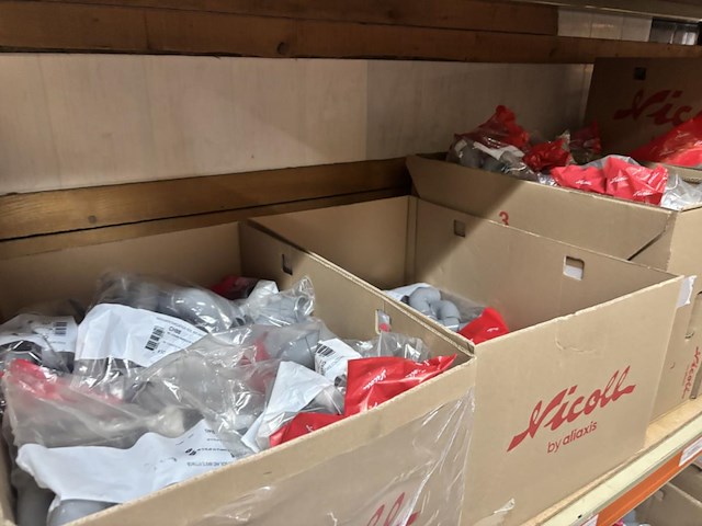 Giga lot - alle pvc hulpstukken liggende bovenverdieping - afbeelding 6 van  68