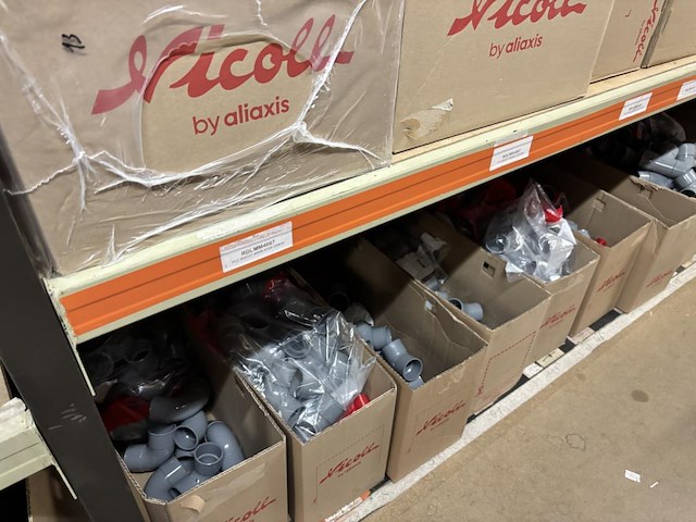 Giga lot - alle pvc hulpstukken liggende bovenverdieping - afbeelding 7 van  68