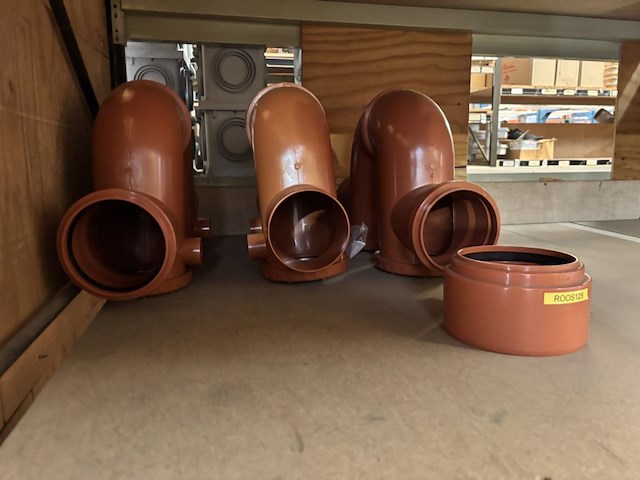 Giga lot - alle pvc hulpstukken liggende bovenverdieping - afbeelding 11 van  68