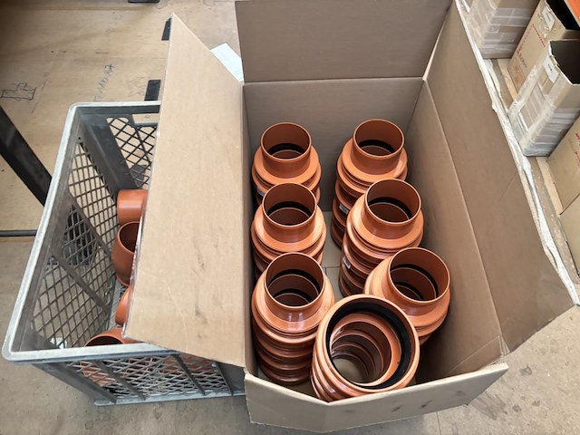 Giga lot - alle pvc hulpstukken liggende bovenverdieping - afbeelding 14 van  68
