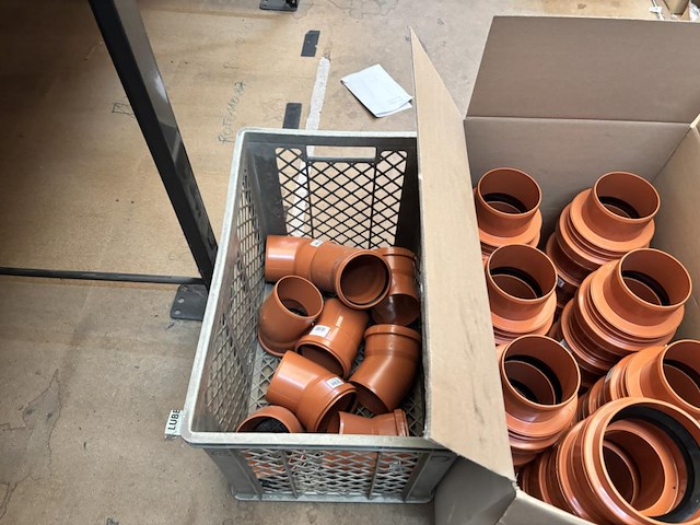 Giga lot - alle pvc hulpstukken liggende bovenverdieping - afbeelding 15 van  68