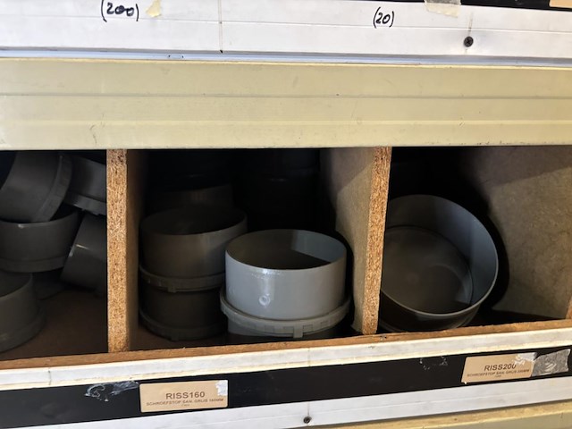 Giga lot - alle pvc hulpstukken liggende bovenverdieping - afbeelding 22 van  68