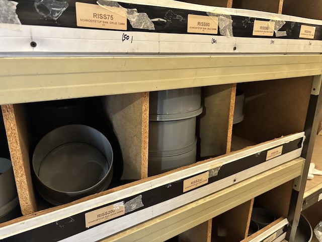 Giga lot - alle pvc hulpstukken liggende bovenverdieping - afbeelding 24 van  68
