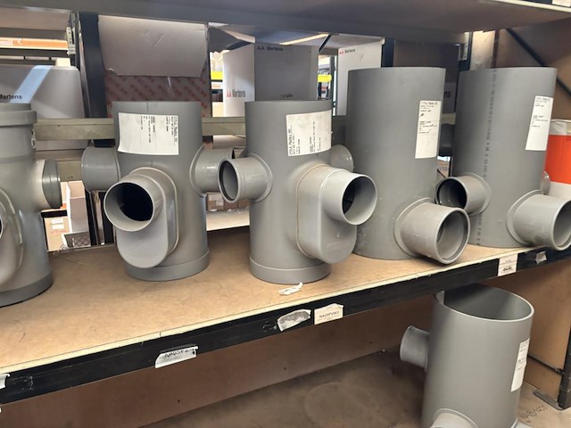 Giga lot - alle pvc hulpstukken liggende bovenverdieping - afbeelding 26 van  68
