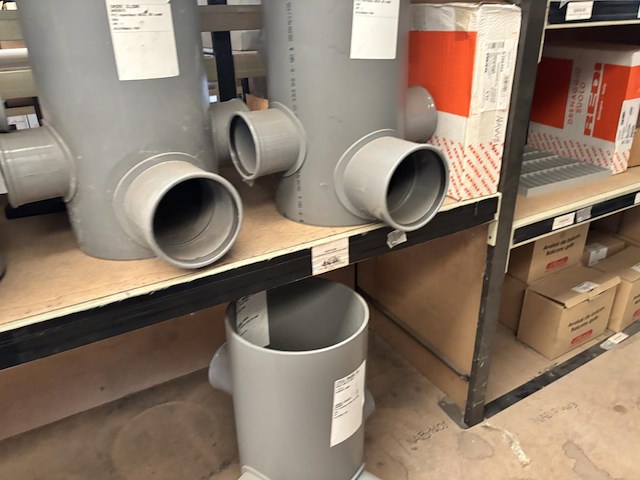 Giga lot - alle pvc hulpstukken liggende bovenverdieping - afbeelding 27 van  68