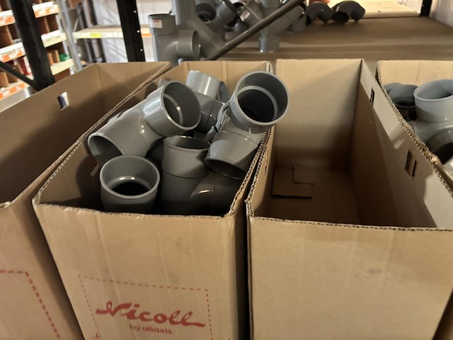 Giga lot - alle pvc hulpstukken liggende bovenverdieping - afbeelding 38 van  68