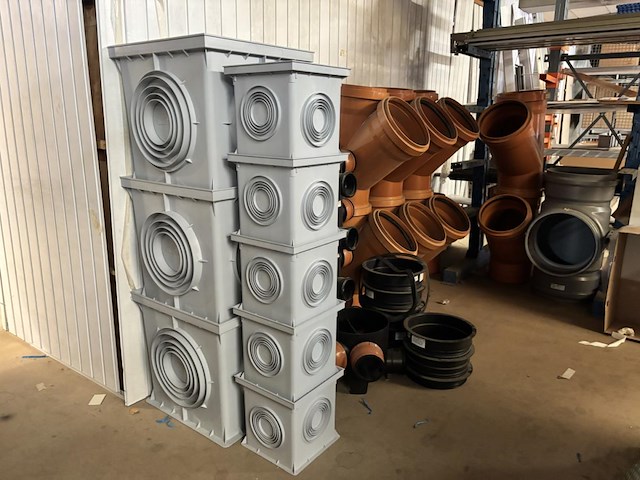Giga lot - alle pvc hulpstukken liggende bovenverdieping - afbeelding 39 van  68
