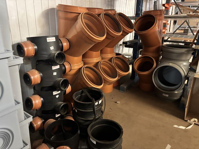 Giga lot - alle pvc hulpstukken liggende bovenverdieping - afbeelding 40 van  68