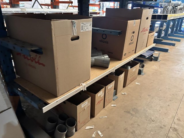 Giga lot - alle pvc hulpstukken liggende bovenverdieping - afbeelding 41 van  68