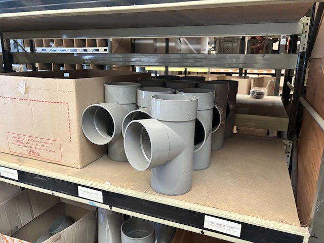 Giga lot - alle pvc hulpstukken liggende bovenverdieping - afbeelding 48 van  68