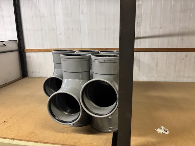 Giga lot - alle pvc hulpstukken liggende bovenverdieping - afbeelding 55 van  68