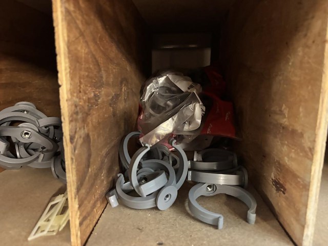 Giga lot - alle pvc hulpstukken liggende bovenverdieping - afbeelding 65 van  68