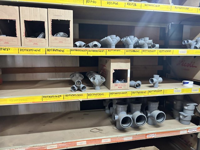 Giga lot - alle pvc hulpstukken liggende bovenverdieping - afbeelding 56 van  68
