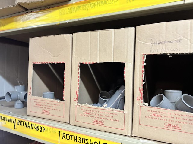 Giga lot - alle pvc hulpstukken liggende bovenverdieping - afbeelding 68 van  68