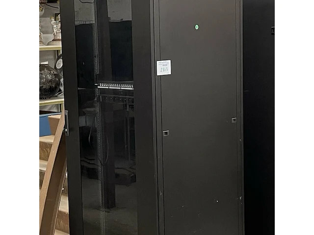 Gigamedia serverkast - afbeelding 1 van  8