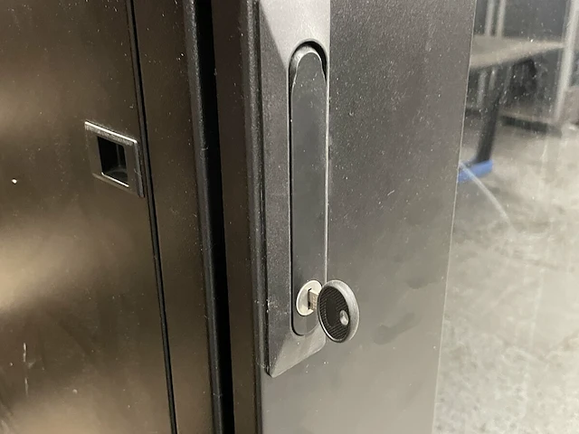 Gigamedia serverkast - afbeelding 2 van  8