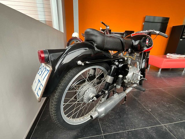 Gilera gilera 150 sport 150 oldtimer - afbeelding 6 van  10