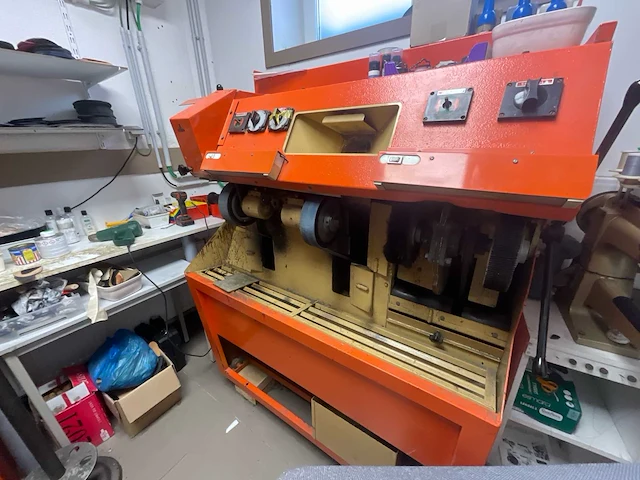 Ginev dual station industriële machinelooierij apparatuur - afbeelding 1 van  9