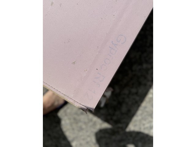 Gipsplaten roze 2 stapels - afbeelding 2 van  2
