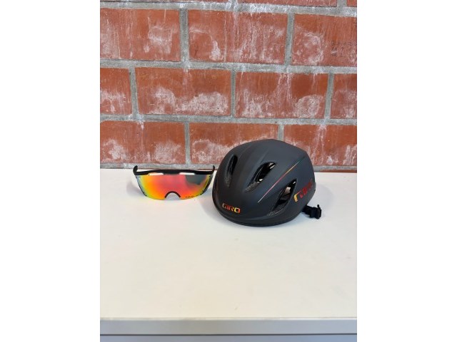 Giro helm - afbeelding 1 van  4