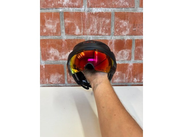 Giro helm - afbeelding 3 van  4