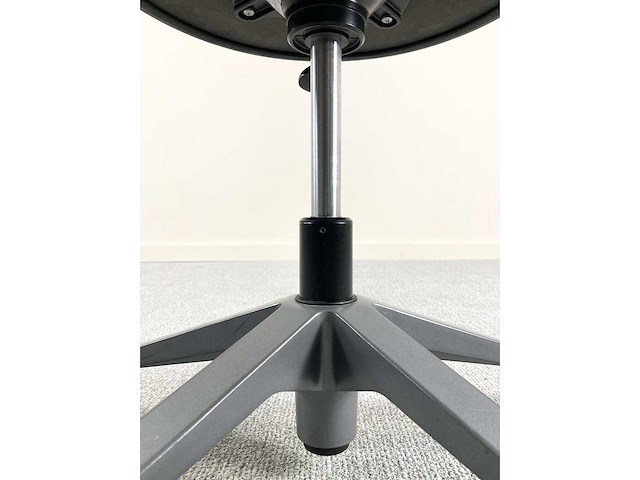 Giroflex - 33 - verrijdbare kruk - kruk (2x) - afbeelding 4 van  8