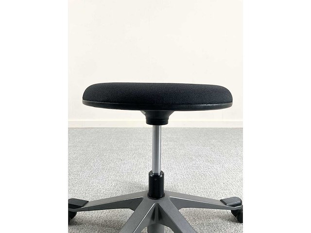 Giroflex - 33 - verrijdbare kruk - kruk (2x) - afbeelding 6 van  8