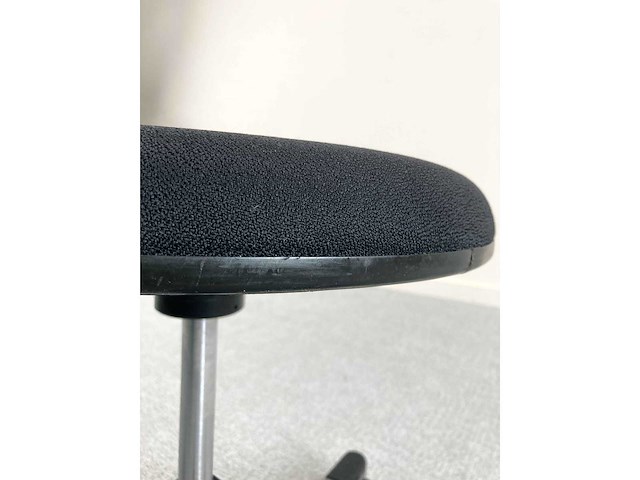 Giroflex - 33 - verrijdbare kruk - kruk (2x) - afbeelding 7 van  8