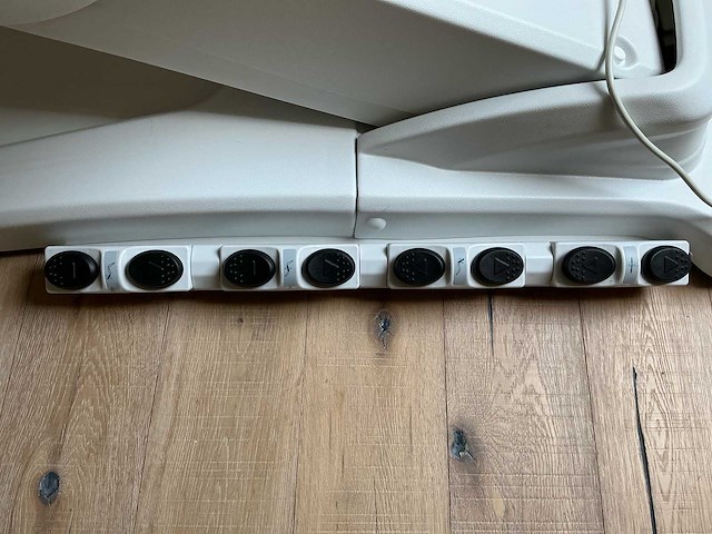 Girta next hz-3872 schoonheidsstoel - afbeelding 8 van  10