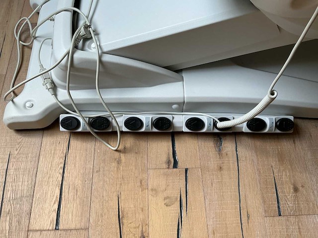 Girta next hz-3872 schoonheidsstoel - afbeelding 9 van  10