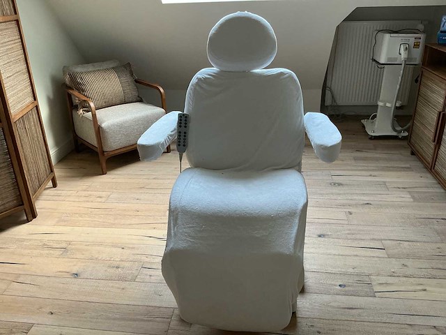 Girta next hz-3872 schoonheidsstoel - afbeelding 6 van  10
