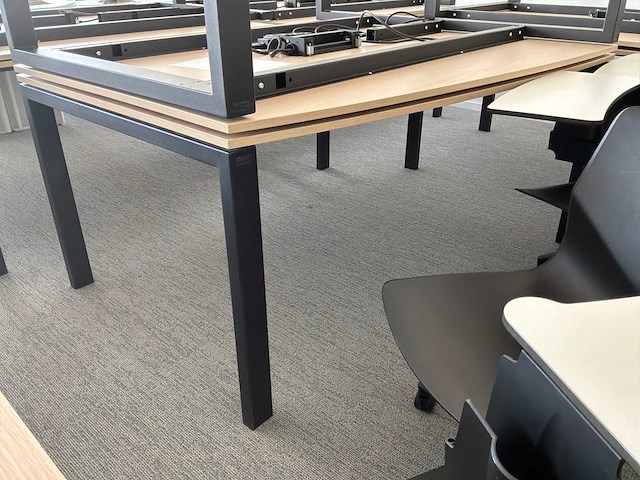 Gispen bureau halve trapezium (2x) - afbeelding 4 van  4