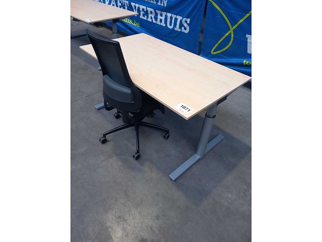 Gispen bureautafel + axia bureaustoel - afbeelding 1 van  5