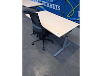 Gispen bureautafel + axia bureaustoel - afbeelding 1 van  5