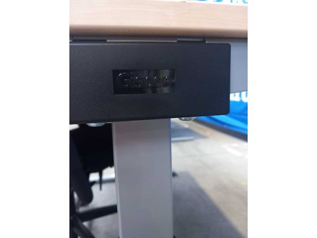 Gispen bureautafel + axia bureaustoel - afbeelding 2 van  5